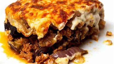 طريقة عمل المسقعة باللحمة والبشاميل، أكلة لذيذة وسريعة التحضير 