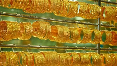 تراجع أسعار الذهب بالصاغة اليوم الإثنين 