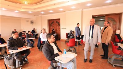 رئيس جامعة كفر الشيخ: العدالة والهدوء المعيار الأساسي لامتحانات الفصل الدراسي الأول 