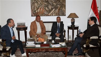 وزير الثقافة يستقبل النائب مصطفى بكري ويثمن تجربة فرقة «أناكوندا» المسرحية بقنا 