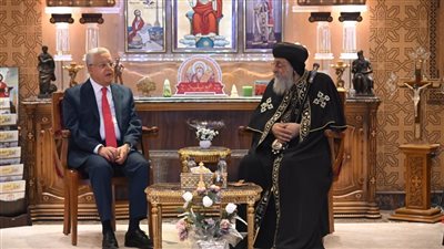 حنفي جبالي يزور الكاتدرائية المرقسية لتقديم التهنئة بعيد الميلاد