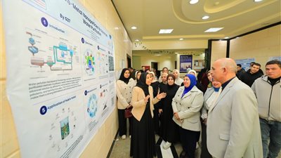 رئيس جامعة كفر الشيخ يفتتح معرض المشروعات البحثية لطلاب الثروة السمكية (صور)