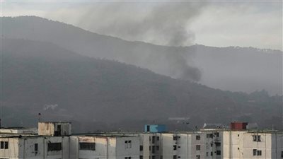 إخلاء مبان حكومية في فنزويلا وسط إطلاق نار في كراكاس وأنباء عن هجوم أمريكي