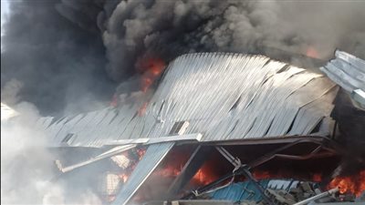 استدعاء شهود العيان لسماع أقوالهم في نشوب حريق داخل مصنع بلاستيك بأكتوبر