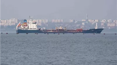 جنوح سفينة تركية في مضيق كيرتش بالبحر الأسود