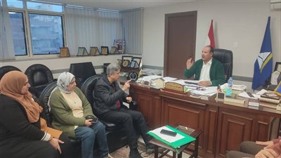 الوحدة المحلية بدمياط تبحث مقترح نقل سوق السمك والجمعة 