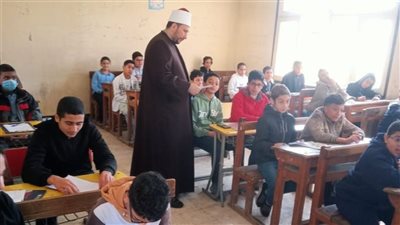 رئيس منطقة الإسكندرية الأزهرية يتابع امتحانات النقل للمرحلتين الابتدائية والإعدادية