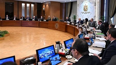 الحكومة تصدر 13 قرارًا عاجلًا خلال أول اجتماع في 2026