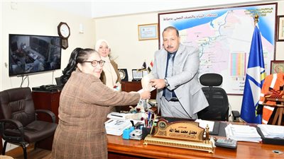 رئيس مياه دمياط يهنئ العاملين الأقباط بعيد الميلاد المجيد