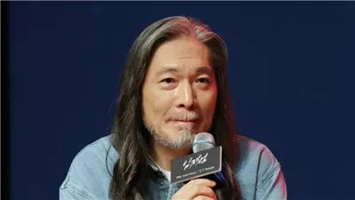 أسطورة الغناء الكوري ليم جاي بوم يصدم الجمهور بإعلان اعتزاله