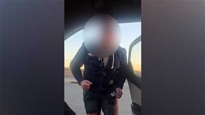 هتضربني والله لتتحبس، سباب وشتائم بين سائق نقل ذكي وسيدة يثير الجدل (فيديو) 