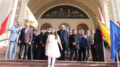 هشام طلعت في كنيستي الرحاب ومدينتي للتهنئة بعيد الميلاد المجيد (صور)