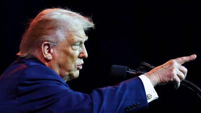 سيتحكم شخصيا في أموالها، ترامب يعلن تحويل 50 مليون برميل من نفط فنزويلا لأمريكا