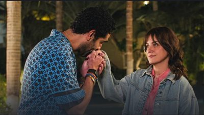 الليلة، عرض آخر حلقة من مسلسل سنجل ماذر فاذر 