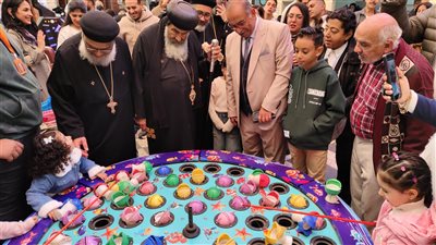  مطران بورسعيد يشارك أطفال كنيسة الأنبا بيشوي الاحتفال بعيد الميلاد (فيديو وصور)