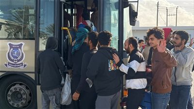 ترحيل مهاجرين مصريين غير شرعيين من ليبيا (صور)