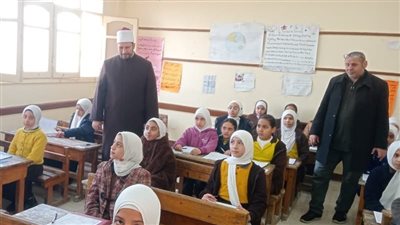 رئيس منطقة الإسكندرية الأزهرية يتابع امتحانات النقل للمرحلتين الابتدائية والإعدادية