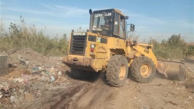 استجابة لشكوى الأهالي، رفع المخلفات وتمهيد الطريق بقرية شنديد بالبحيرة