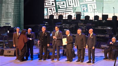 أحمد فؤاد هنو يكرم الفائزين بجائزة النيل في احتفالية النسخة الثانية من عيد الثقافة 