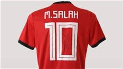 رد فعل نجم منتخب بنين بعد حصوله على قميص محمد صلاح