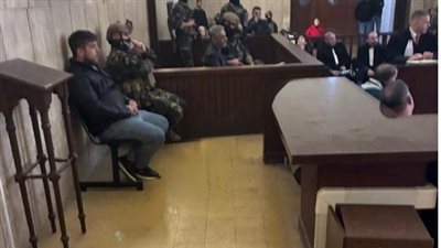 تداول صورة لفضل شاكر أمام المحكمة العسكرية اللبنانية في جلسة سرية