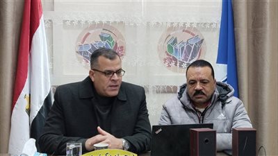 وكيل تعليم دمياط يتابع ميدانيًّا تأمين وصول الأسئلة إلى مركز التوزيع في كفر البطيخ