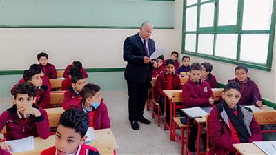 وكيل التعليم بالفيوم يشدد على تهيئة المناخ المناسب للطلاب بلجان الامتحانات 