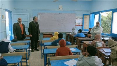 وكيل التعليم بأسيوط: طلاب النظامي يؤدون الامتحان بالتابلت والمنازل والخدمات بالورقي
