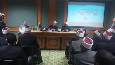 رئيس المعاهد الأزهرية يبحث مؤشرات الامتحانات واستعدادات الفصل الدراسي الثاني 
