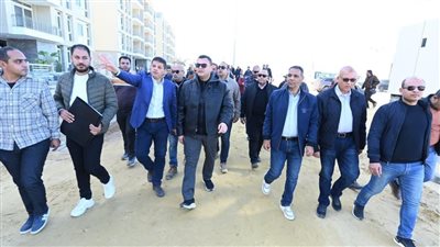 وزير الإسكان يتفقد مشروع 