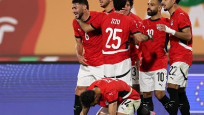 مباراة الفراعنة والأفيال تشغل بال المصريين، والجماهير تطالب حسام بتغيير خطته وصلاح بالالتحام