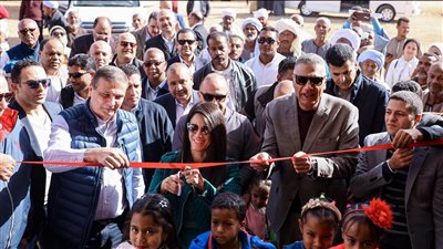 وزيرا التخطيط والزراعة ومحافظ أسوان يفتتحون محطة الزهراء للطاقة الشمسية