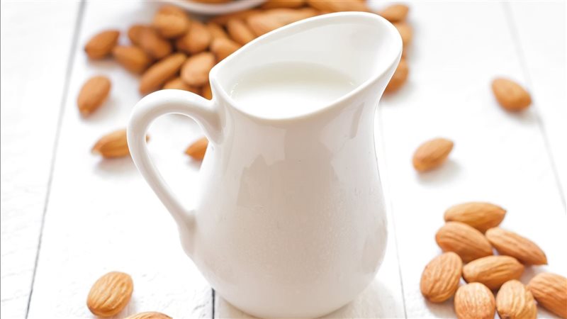 حليب اللوز 
