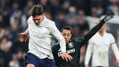 أستون فيلا يقصي توتنهام من كأس الاتحاد الإنجليزي بالفوز 2-1