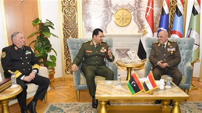 وزير الدفاع ورئيس الأركان يلتقيان نائب القائد العام للجيش الوطني الليبي 