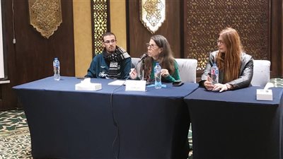 فريق عمل «كيما اليوم» في ندوة المسرح العربي: نعرض صورة تشع الحب والأمل