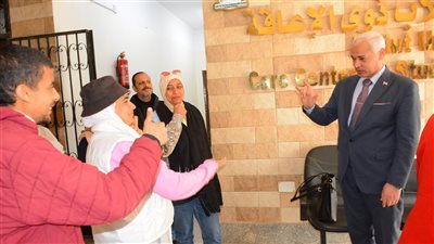 تنظيم دورة لغة إشارة لتعزيز دمج الطلاب ذوي الهمم بجامعة أسيوط