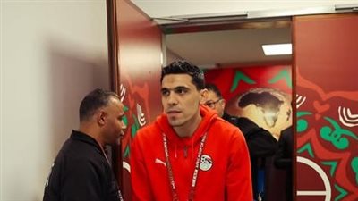 أول ظهور لـ محمد حمدي بالعكاز بعد إصابته بالرباط الصليبي (صورة)