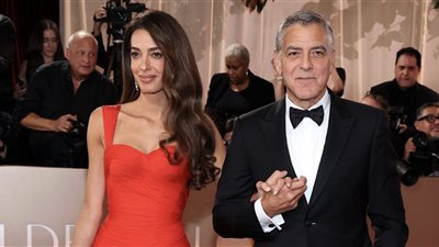 جورج كلوني وأمل علم الدين يتألقان على السجادة الحمراء لحفل جولدن جلوب (صور)