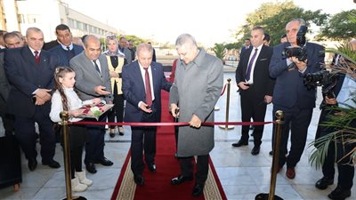 رئيس هيئة قناة السويس يفتتح مبنى الجراحة بمستشفى نمرة 6 بالإسماعيلية (صور)