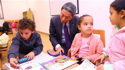 وفد مجلس المستشارين الياباني يتفقد مركز استقبال أبناء العاملين بديوان التضامن