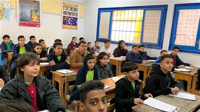 مدير تعليم الإسكندرية يتفقد لجان امتحانات صفوف النقل 