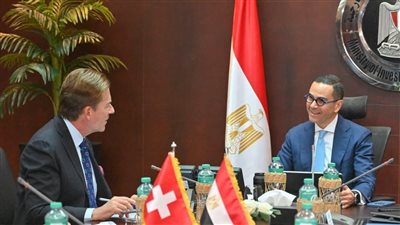 وزير الاستثمار يبحث مع السفير السويسري سبل تعزيز التعاون الاقتصادي المشترك 
