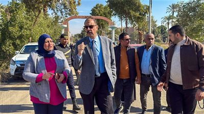 محافظ سوهاج يتفقد أعمال رصف طريق مدخل قرية إدفا 