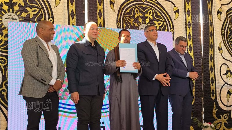 تسليم العقود