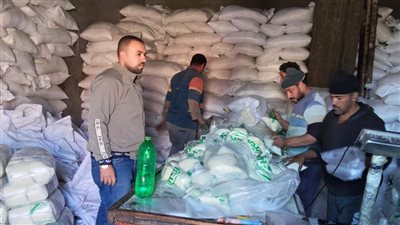 ضبط 2 طن منتجات وسلع متنوعة وتحرير 71 مخالفة في حملات تموينية بالدقهلية 