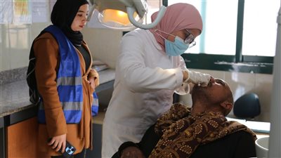 الكشف الطبي علي 1394 حالة في قافلة طبية مجانية بالفيوم