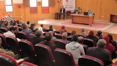 وكيل وزارة التعليم بالوادي الجديد يلتقي رؤساء اللجان والمراقبين استعدادًا لامتحانات الشهادة الإعدادية