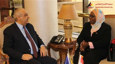 سفيرة مالاوي تزور مدينة الإنتاج الإعلامي وتشيد بإمكانياتها 