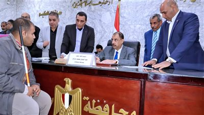 محافظ سوهاج يعقد اللقاء الجماهيري الأسبوعي لتلبية احتياجات وطلبات المواطنين